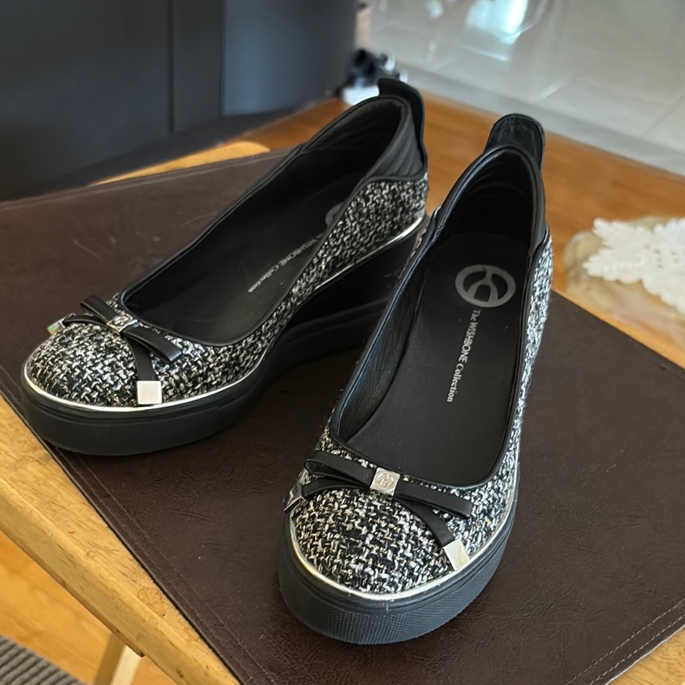 Chic Black and Gray Platform Shoes with Glossy Bow